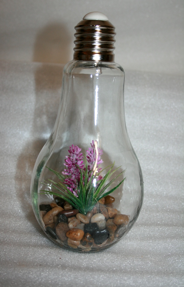 Dekorace s umělým květem a LED světlem